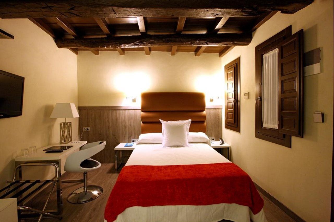 Evenia Alcala Boutique Hotel Алькала-де-Энарес Экстерьер фото