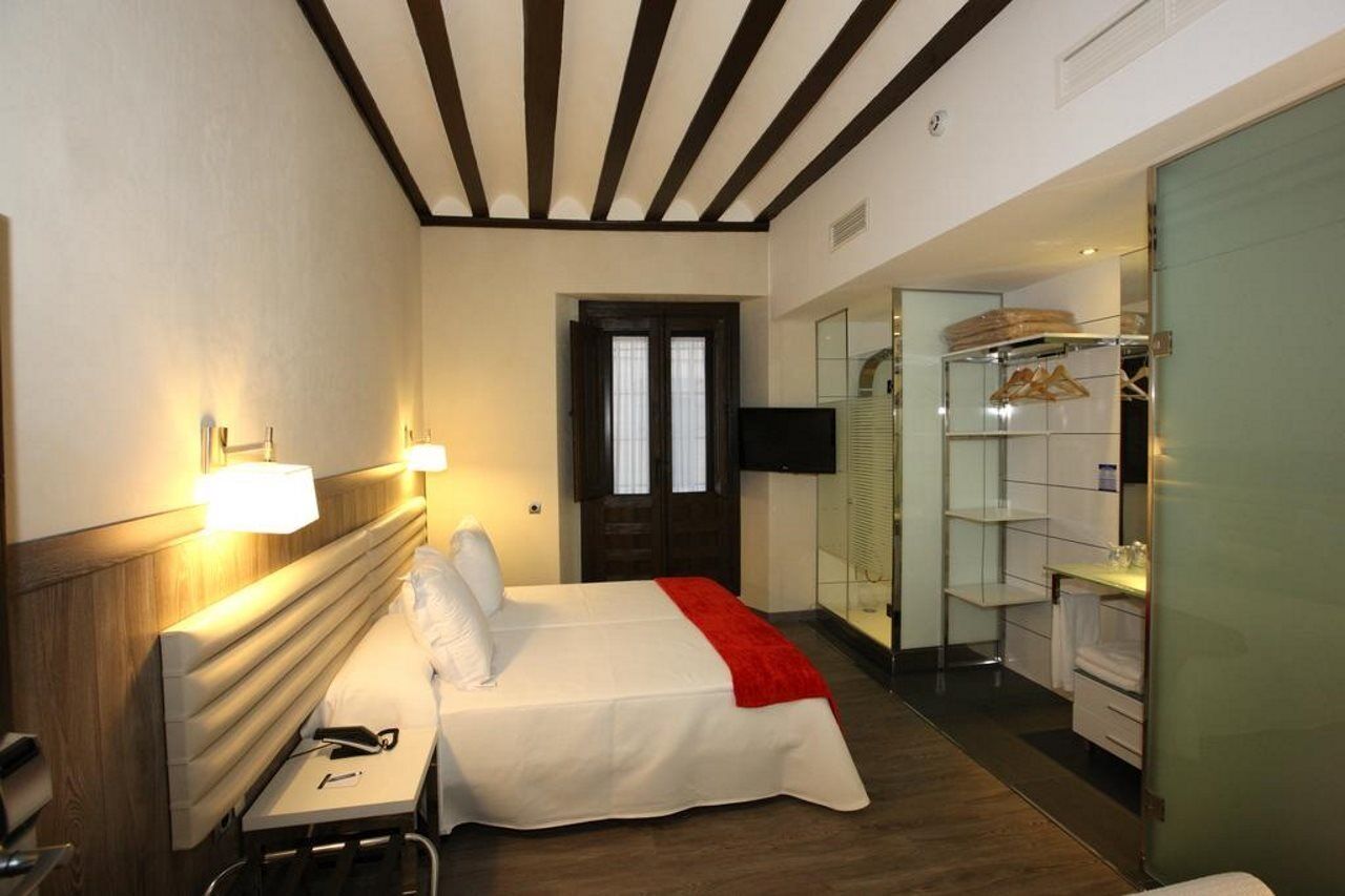 Evenia Alcala Boutique Hotel Алькала-де-Энарес Экстерьер фото